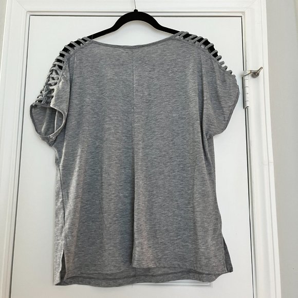 Parallel Skies gray tee with open shoulder design - Picture 2 of 2